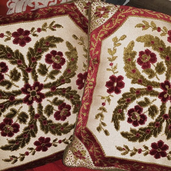 Other - Set of Vintage velvet floral throw pillows